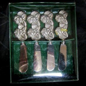 SET OF 4 IN BOX SPREADERS W/CHERUB ANGEL HANDLES, ORIGINAL BOX , PEWTERLIKE META